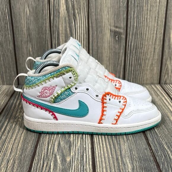 Nike Air Jordan 1 Mid SE Girl Multi Knit Sneaker Basketball Shoes White Sz 1Y - Picture 1 of 7